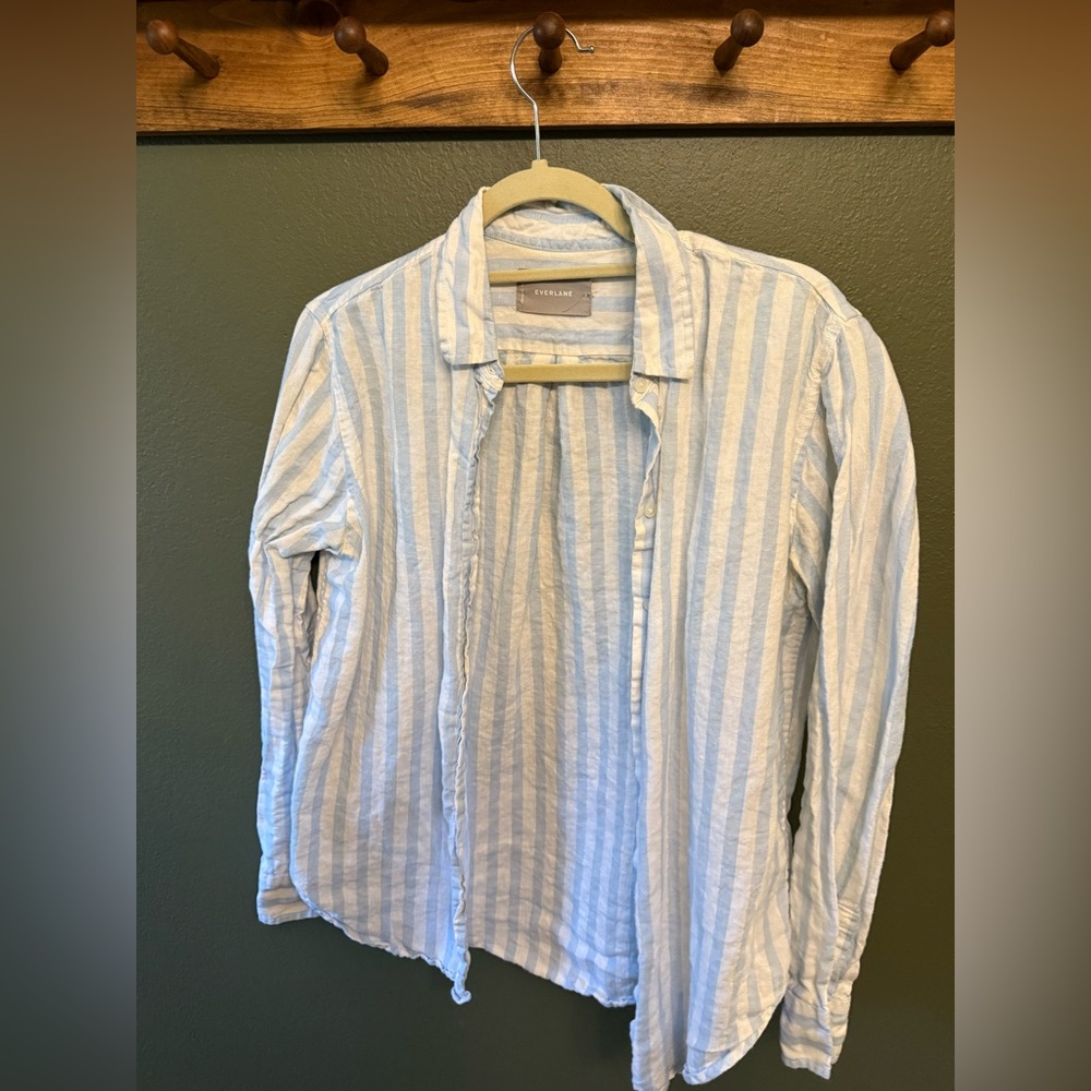Everlane Light Blue and White Linen Striped Button-Up
